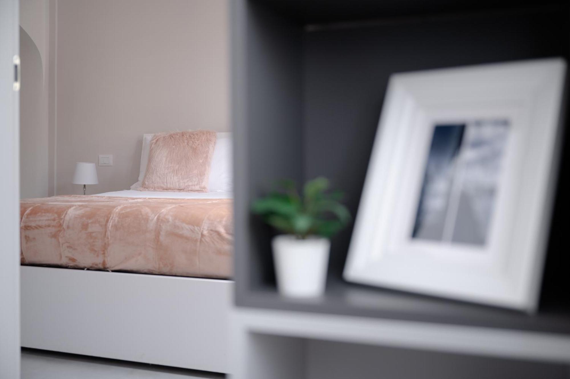 Via Ponte Alle Mosse, 19 - Florence Charming Apartments - A Chic, Newly Renovated Apartment Near Tram Leopolda, A Few Min From Downtown Ngoại thất bức ảnh